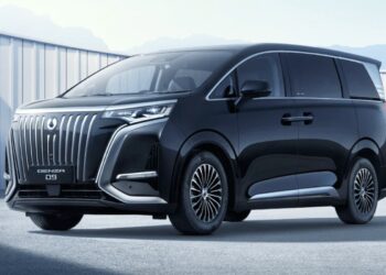 BYD annuncia una ricarica dal 10 al 97% in 9 minuti e batterie fino a 150 kWh con la sua Flash Charging 2.0 a 1.500 kW: un'architettura a 1.000 volt che supera Tesla e le colonnine europee