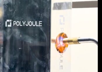 La batteria PolyJoule sopravvive a 2000°C per 10.000 cicli senza rischio di incendio