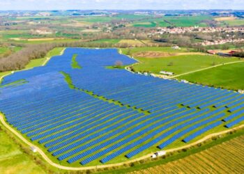 Questa centrale solare in Francia produce all'improvviso 600 MWh in più all'anno: questa soluzione potrebbe diventare la nuova priorità energetica