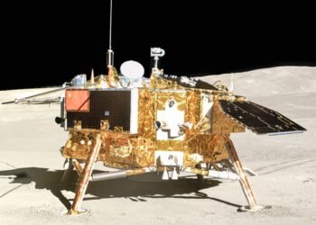 La Cina prepara un robot operaio da 100 kg per costruire sulla Luna con strumenti umani