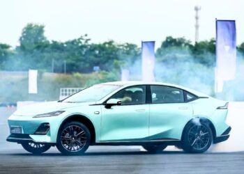 Cina pronta alla produzione di massa delle batterie EV allo stato solido nel 2026