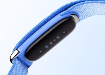 Il Fitbit Air arriva senza schermo, senza pulsanti, ma con un coach IA che vuole analizzare la tua salute in continuo