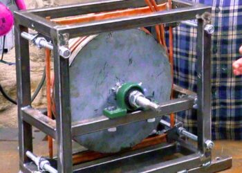 Uno scaldabagno a magneti rotanti senza presa elettrica misura 575 W in officina e potrebbe arrivare a 14,5 kW: il progetto Greenhill Forge che rilancia il dibattito sull'autonomia energetica off-grid