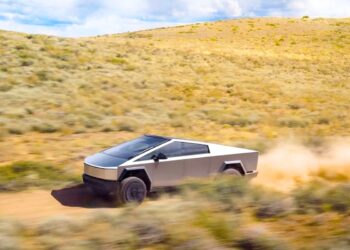 Tesla richiama 173 Cybertruck RWD: rotori incrinati possono far cadere una ruota