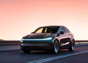 Tesla svela 17 incidenti dei Robotaxi emergono dubbi sulla guida autonoma