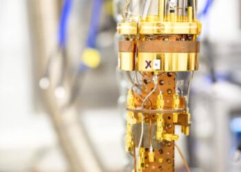 Un "time crystal" connesso per la prima volta al mondo reale: questa svolta quantistica potrebbe cambiare tutto per la memoria e i sensori
